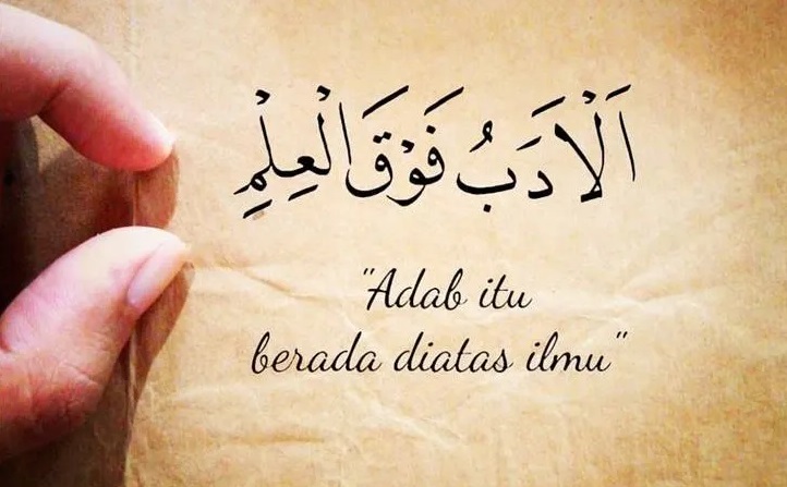 Adab di Atas Ilmu