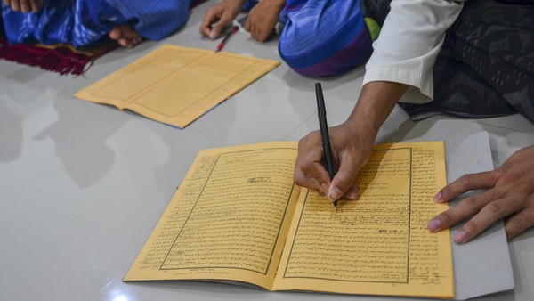 Menjaga Akar, Menyongsong Zaman: Pelestarian Kitab Kuning di Pesantren Modern Al-Jumhuriyah Subang