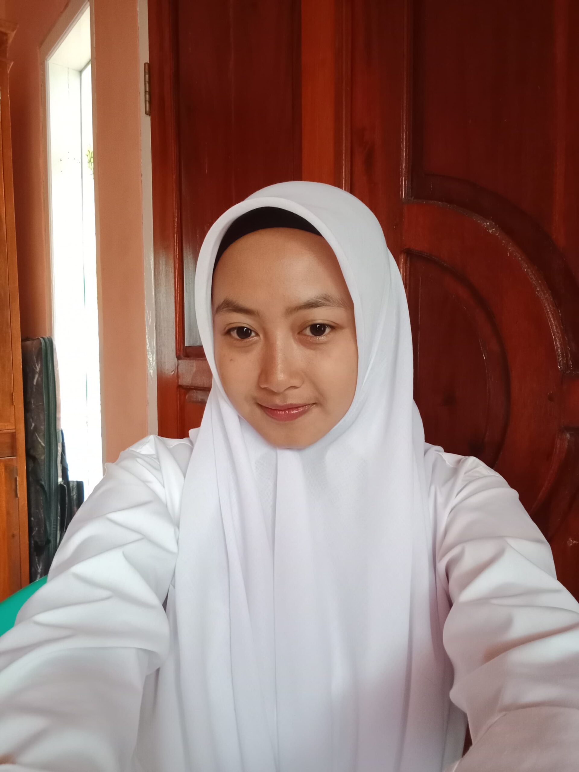 Kertas Lusuh di Laci Guru